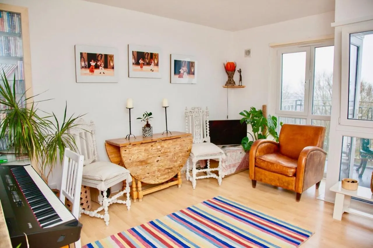 Lovely 2 Bedroom Apartment With Balcony And Sea Views Brighton