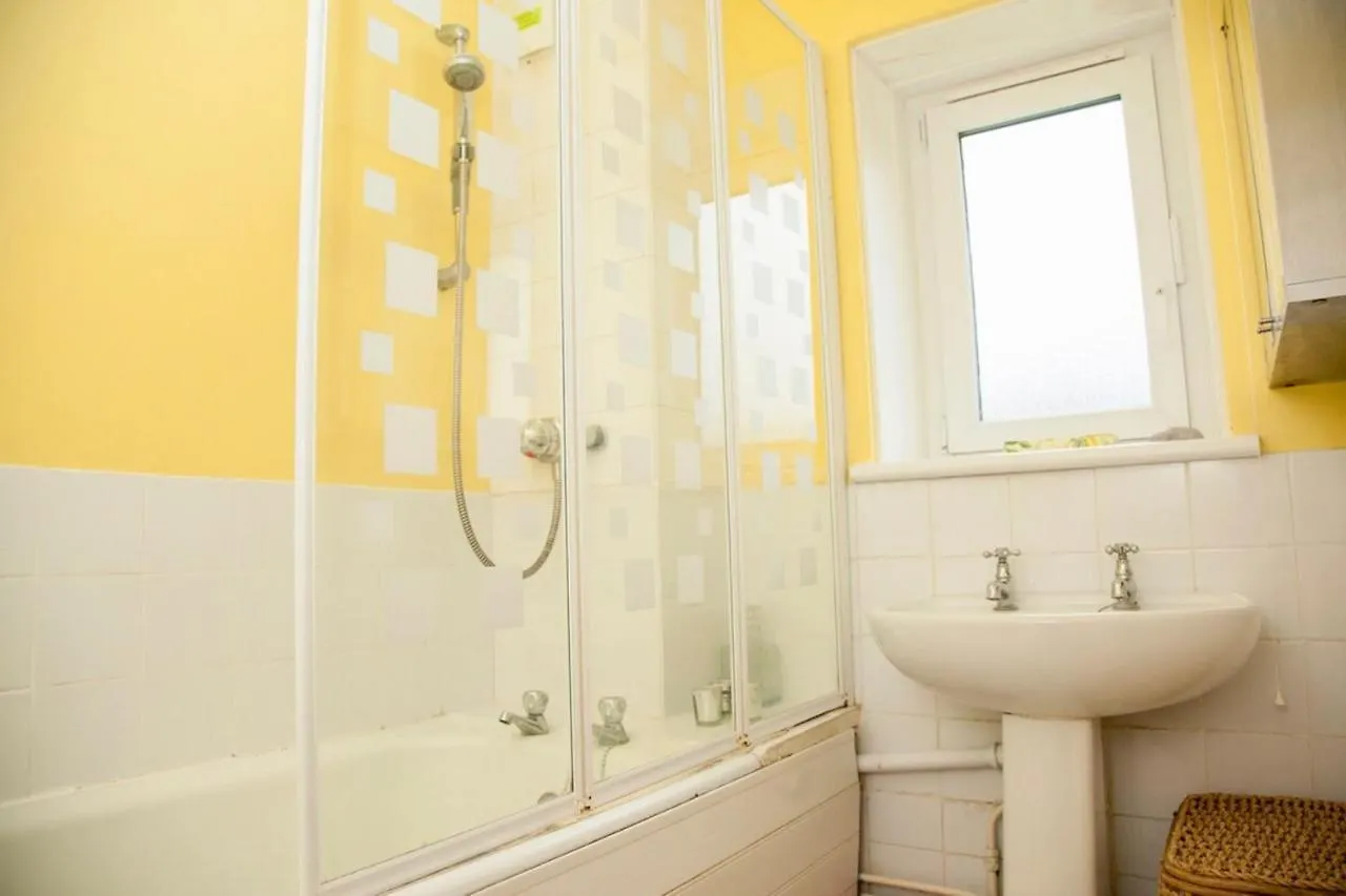 Lovely 2 Bedroom Apartment With Balcony And Sea Views Brighton 0*,