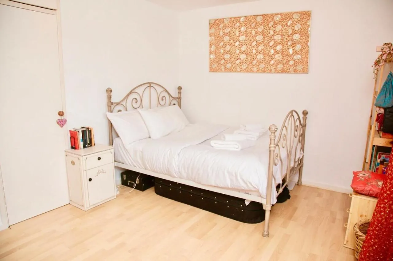 Lovely 2 Bedroom Apartment With Balcony And Sea Views Brighton