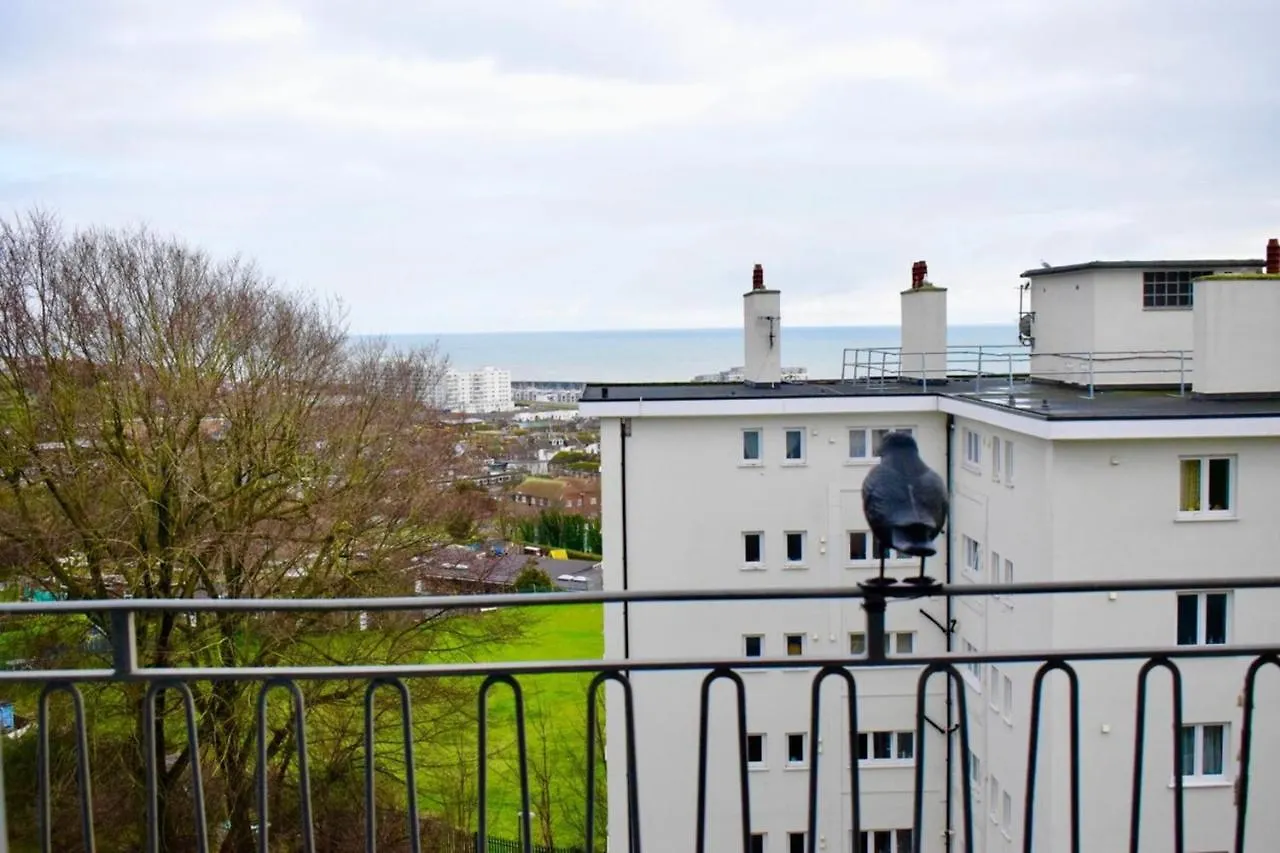 Lovely 2 Bedroom Apartment With Balcony And Sea Views Brighton