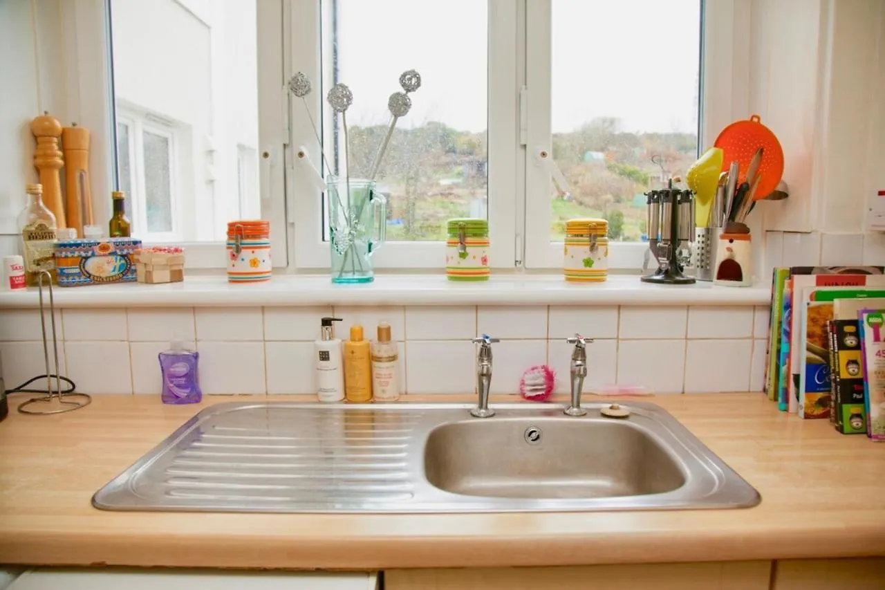 Lovely 2 Bedroom Apartment With Balcony And Sea Views Brighton