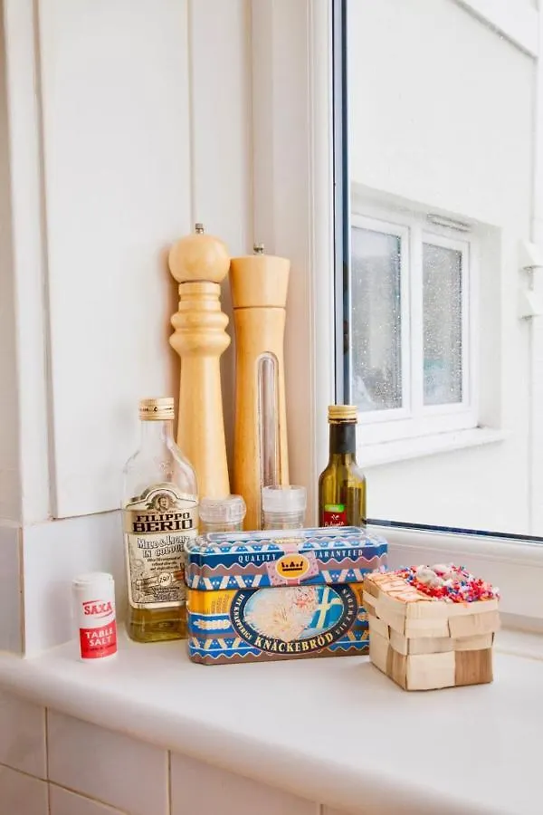 Lovely 2 Bedroom Apartment With Balcony And Sea Views Brighton