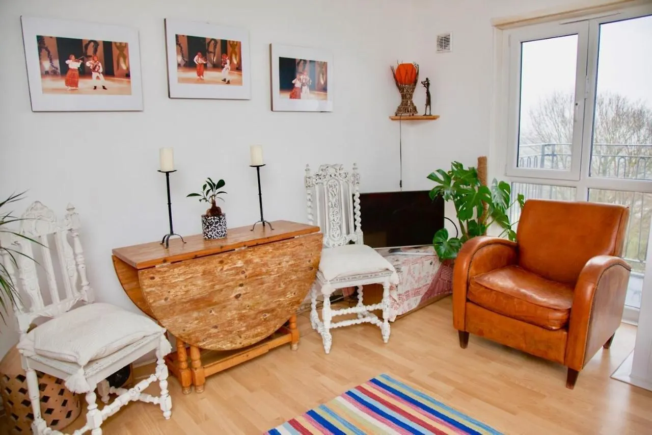 Lovely 2 Bedroom Apartment With Balcony And Sea Views Brighton
