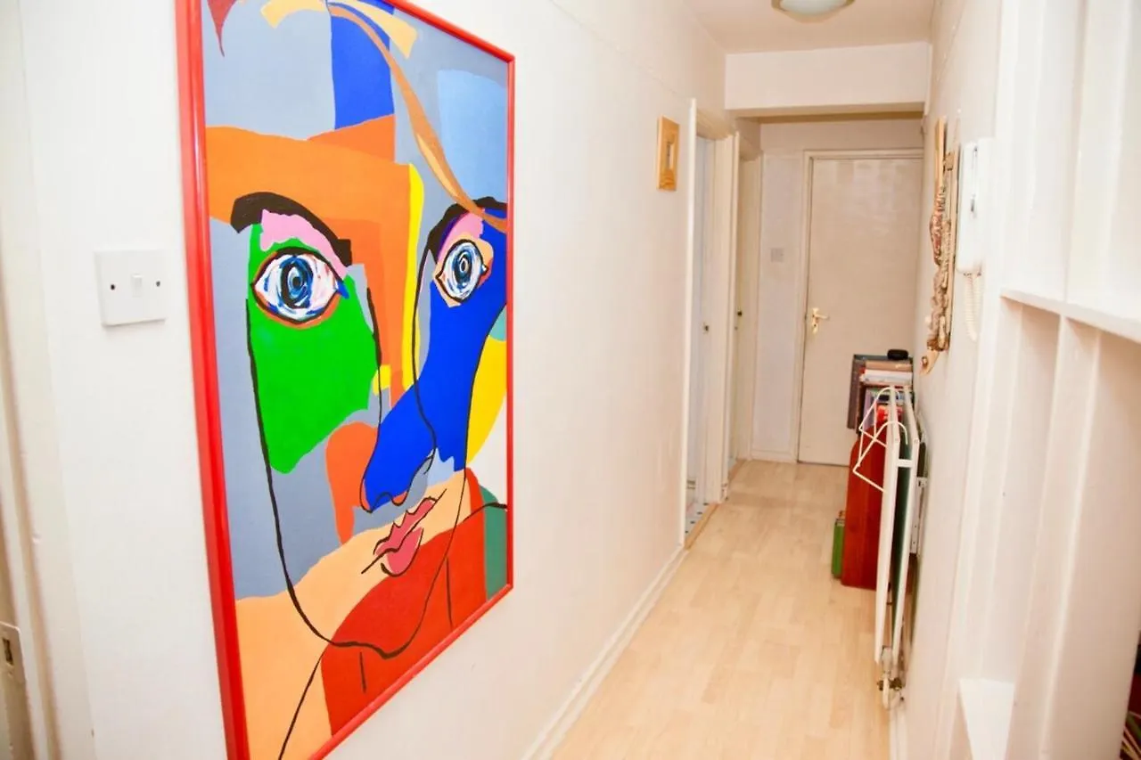 Lovely 2 Bedroom Apartment With Balcony And Sea Views Brighton